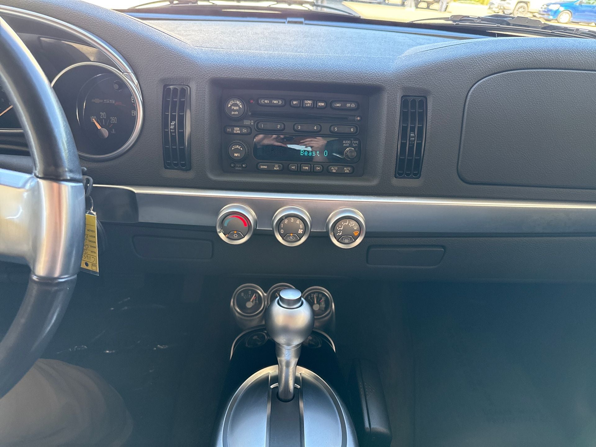2005 Chevrolet SSR Base
