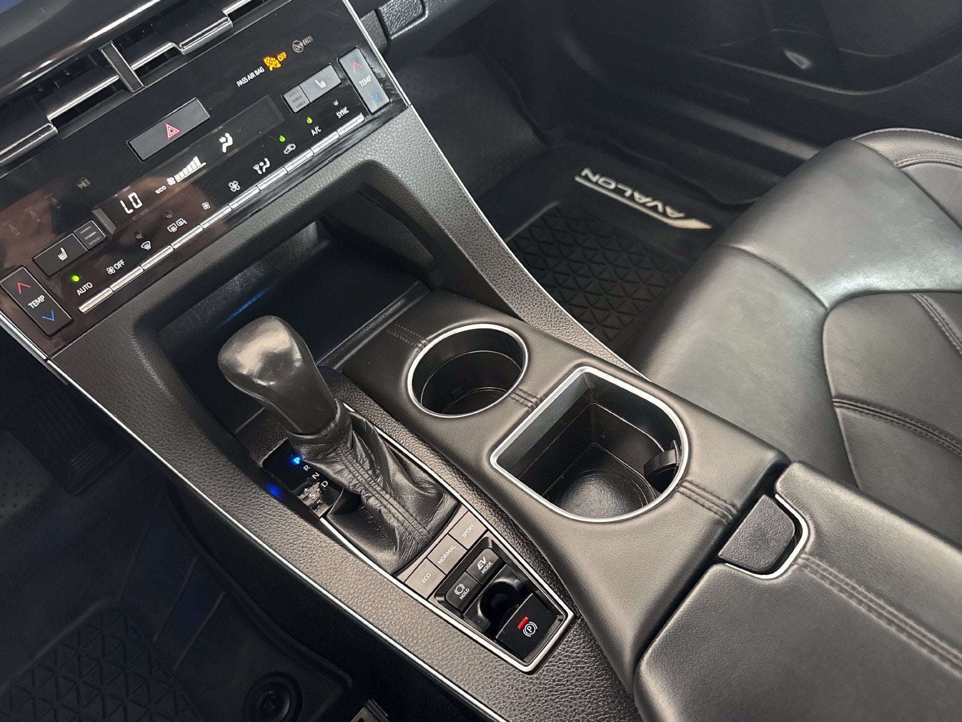 2020 Toyota Avalon Hybrid XLE Plus