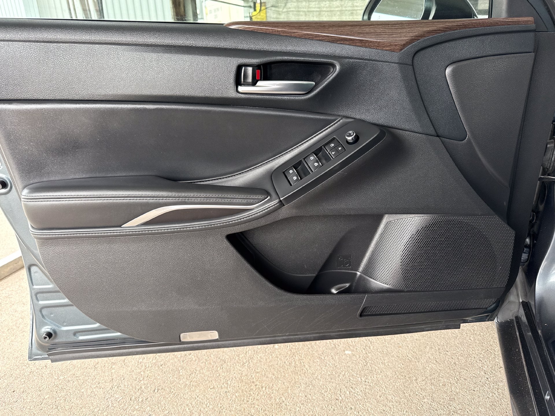 2020 Toyota Avalon Hybrid XLE Plus