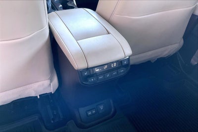 2022 Toyota Highlander Hybrid Platinum