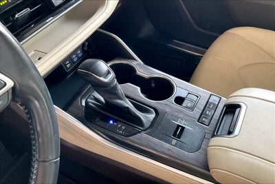 2022 Toyota Highlander Hybrid Platinum