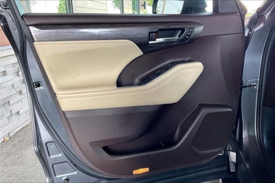 2022 Toyota Highlander Hybrid Platinum