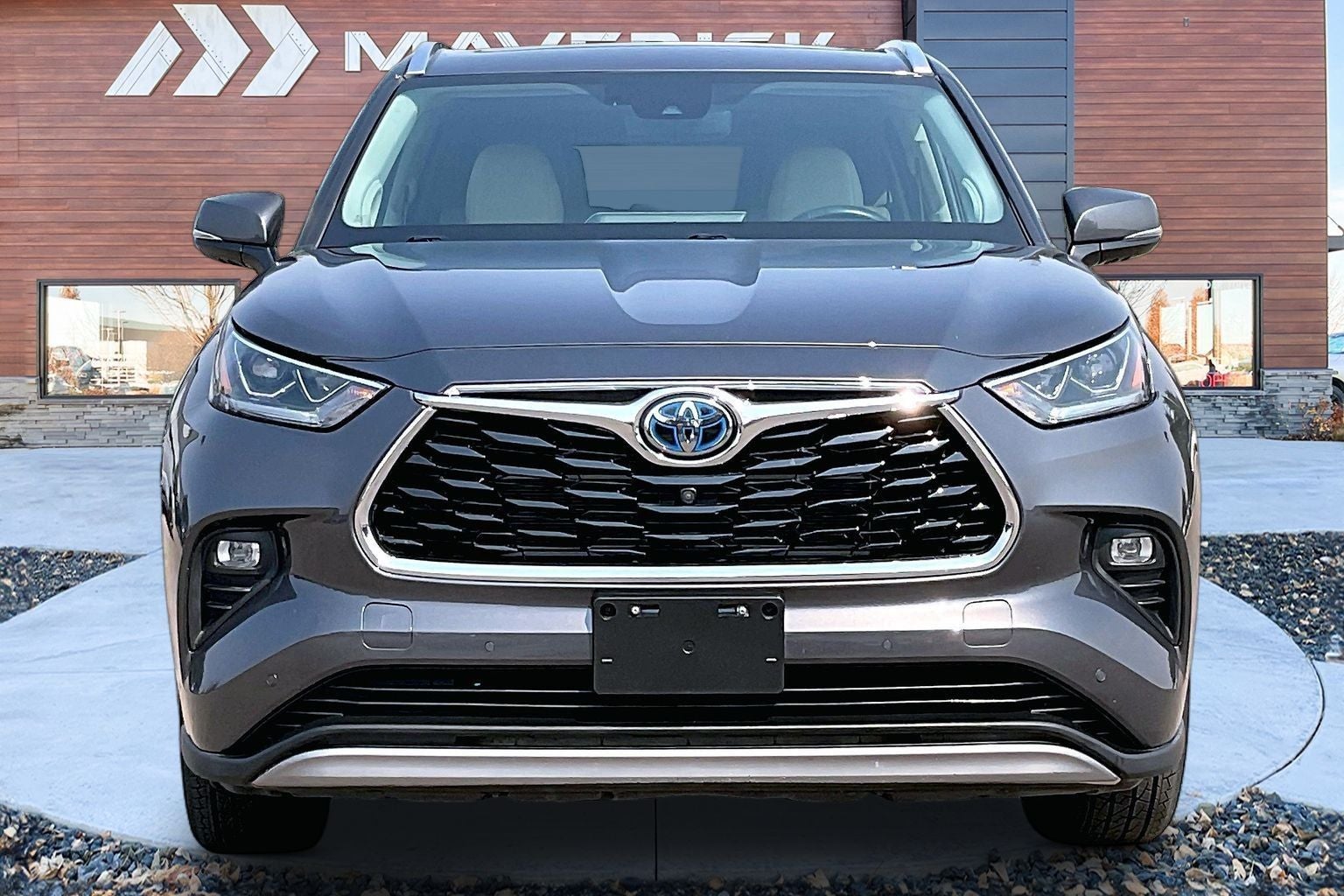 2022 Toyota Highlander Hybrid Platinum