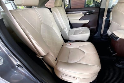2022 Toyota Highlander Hybrid Platinum