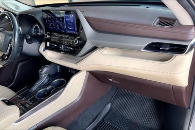 2022 Toyota Highlander Hybrid Platinum