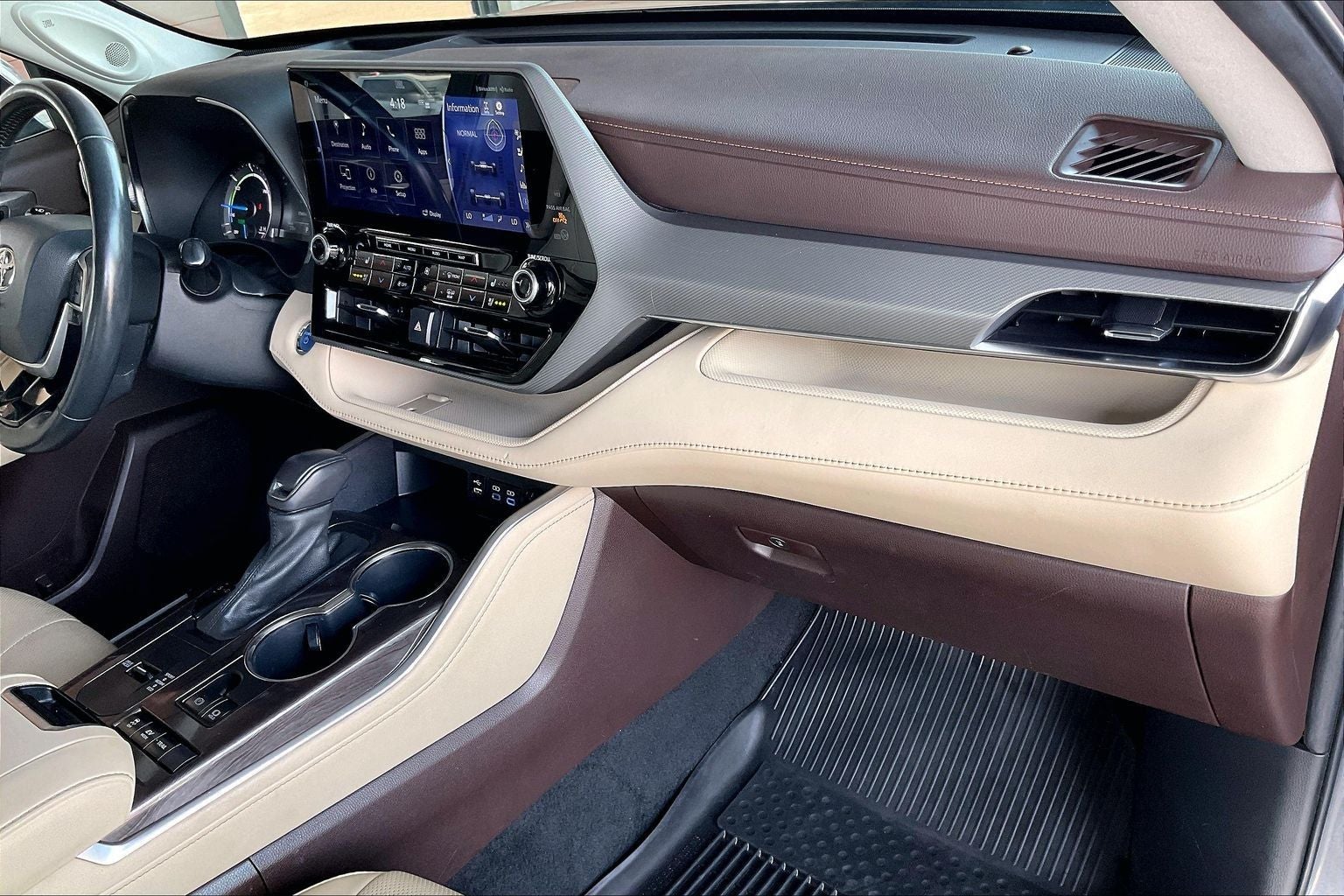 2022 Toyota Highlander Hybrid Platinum