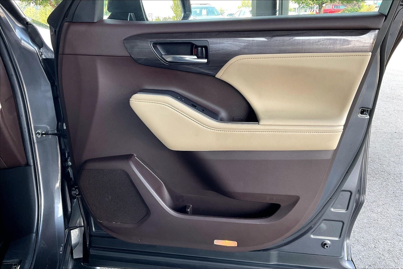2022 Toyota Highlander Hybrid Platinum
