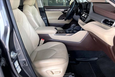 2022 Toyota Highlander Hybrid Platinum