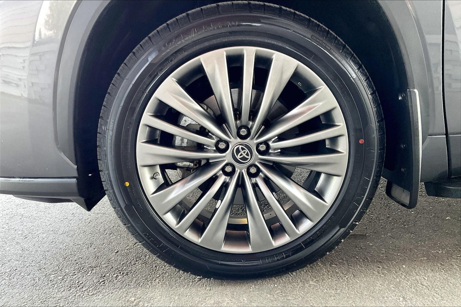 2022 Toyota Highlander Hybrid Platinum