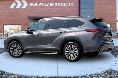2022 Toyota Highlander Hybrid Platinum