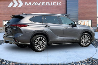 2022 Toyota Highlander Hybrid Platinum