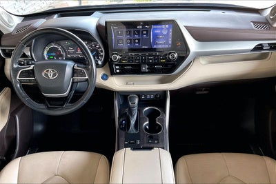 2022 Toyota Highlander Hybrid Platinum