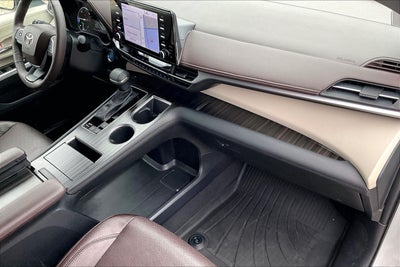 2022 Toyota Sienna Platinum 7 Passenger