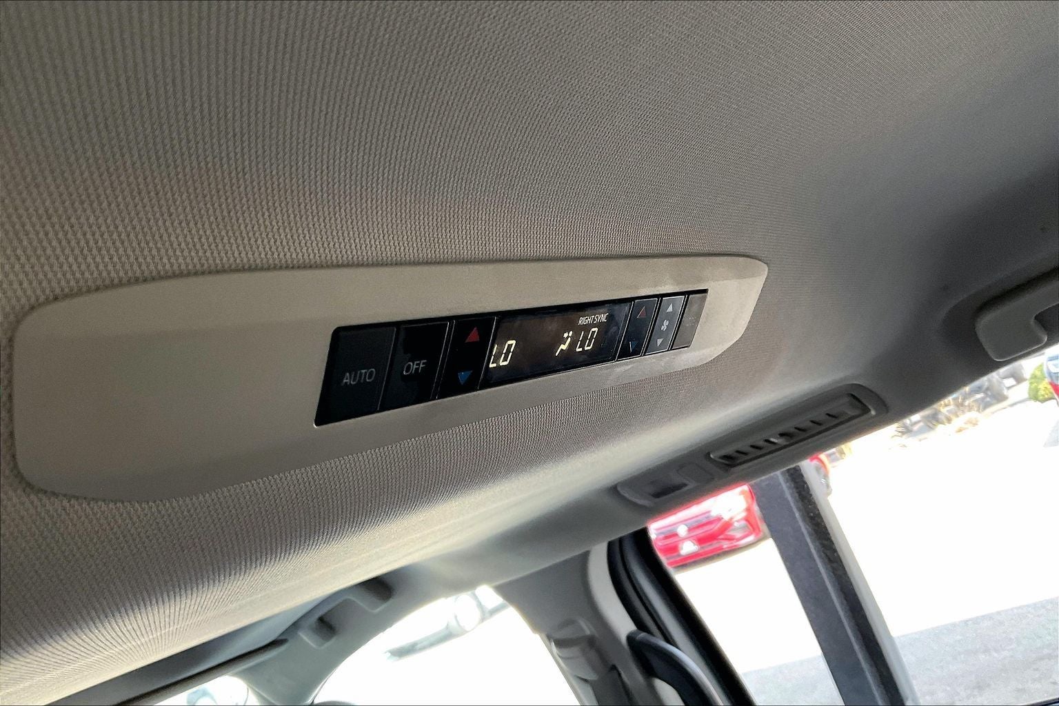 2022 Toyota Sienna XLE 8 Passenger