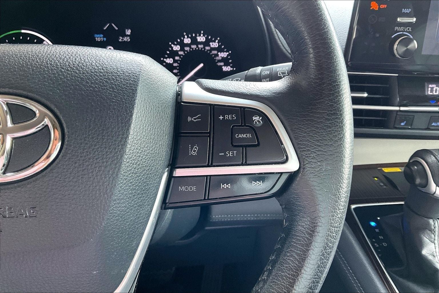 2022 Toyota Sienna XLE 8 Passenger