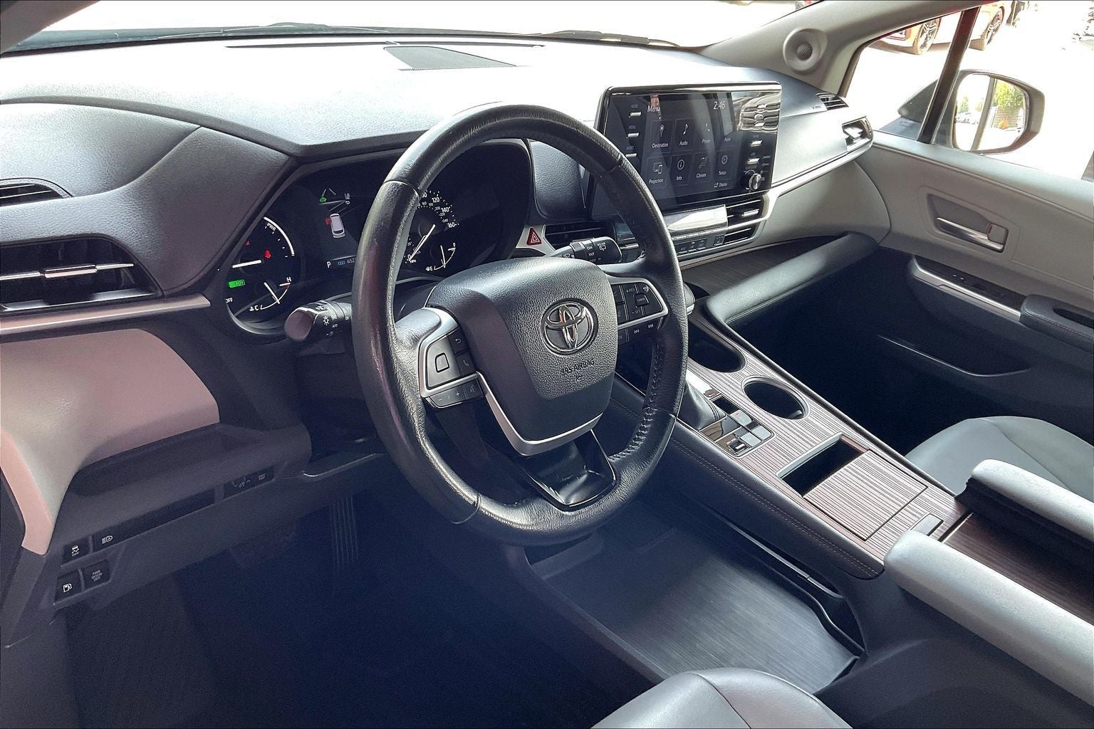 2022 Toyota Sienna XLE 8 Passenger