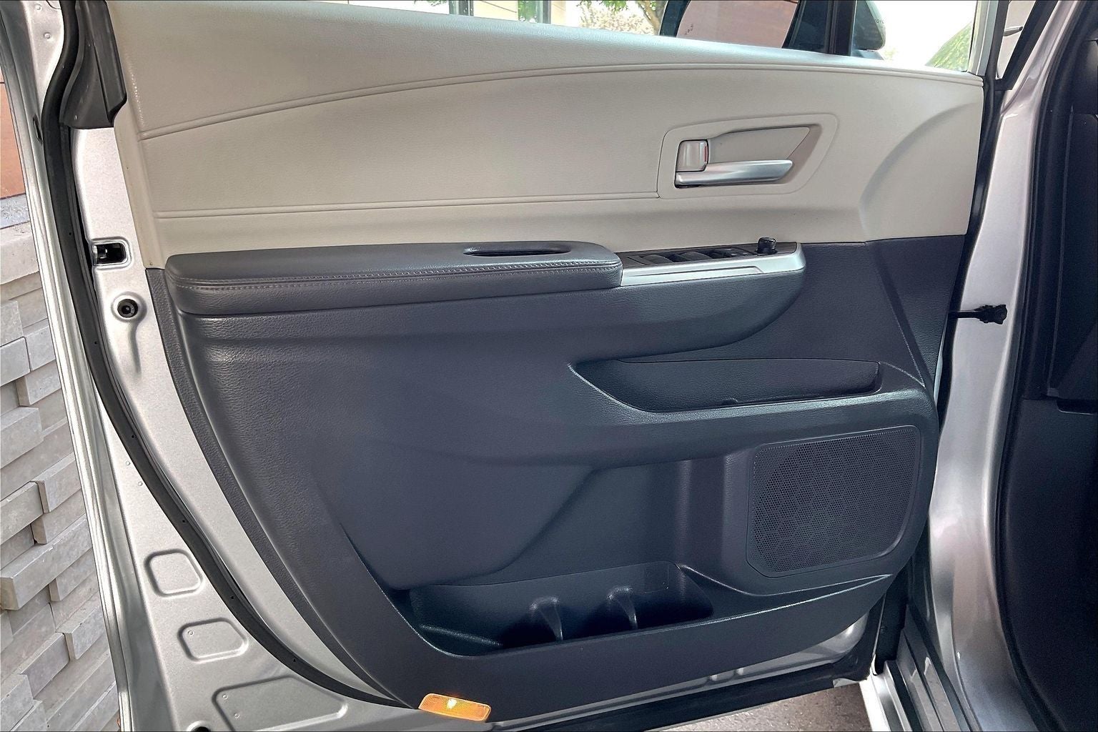 2022 Toyota Sienna XLE 8 Passenger