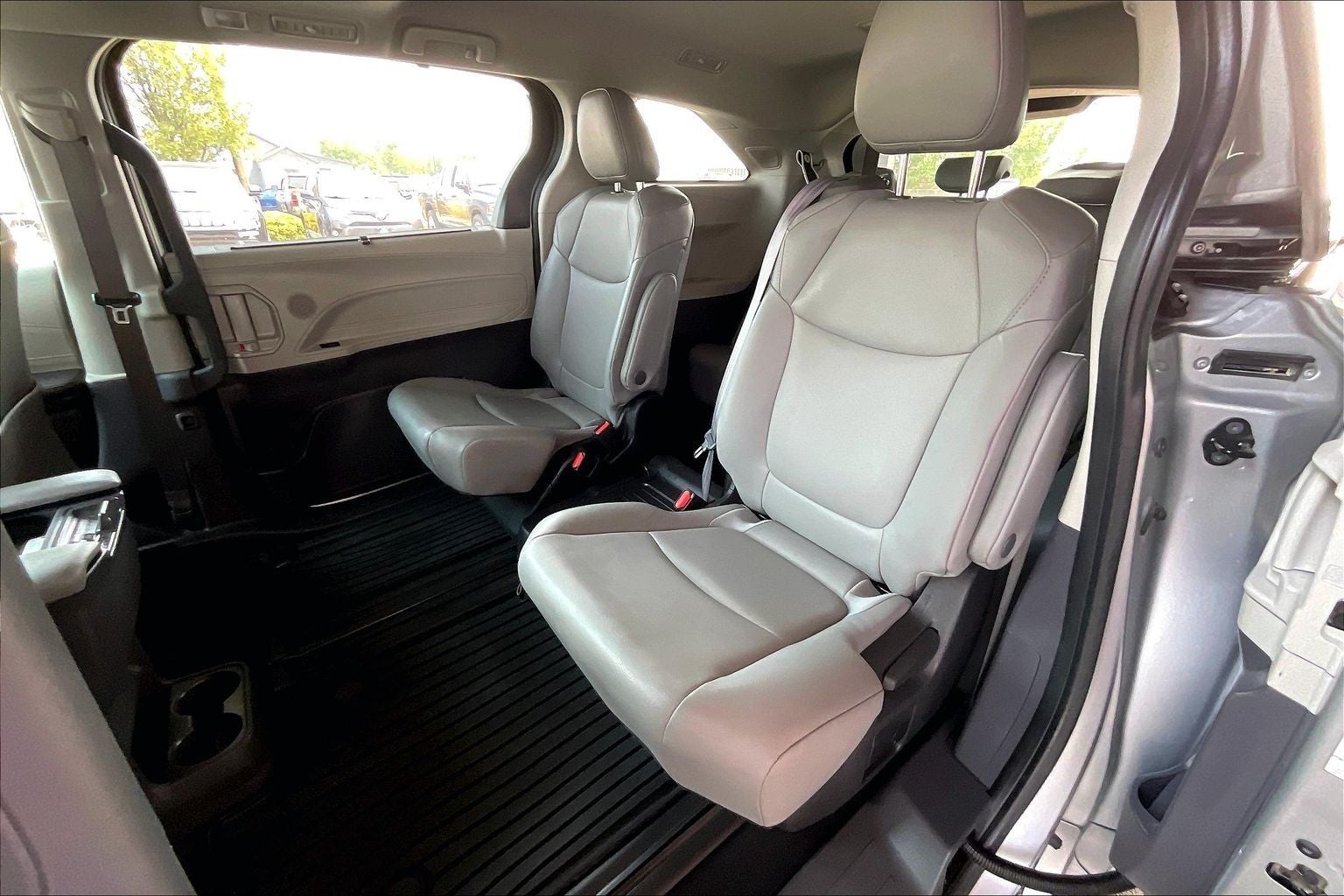 2022 Toyota Sienna XLE 8 Passenger