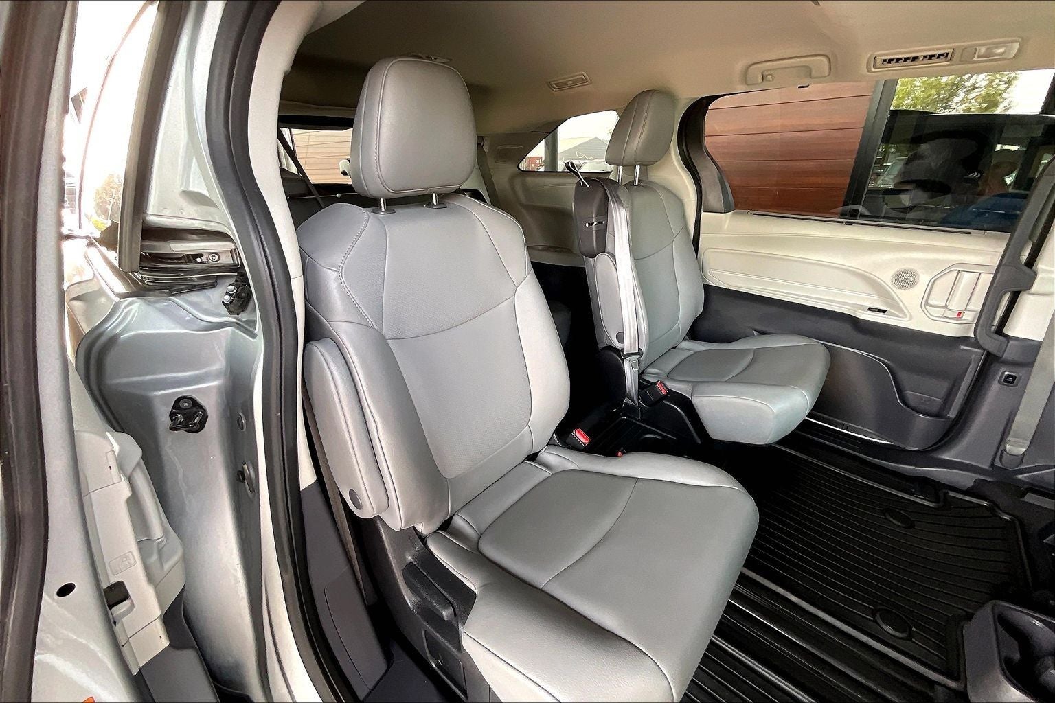 2022 Toyota Sienna XLE 8 Passenger