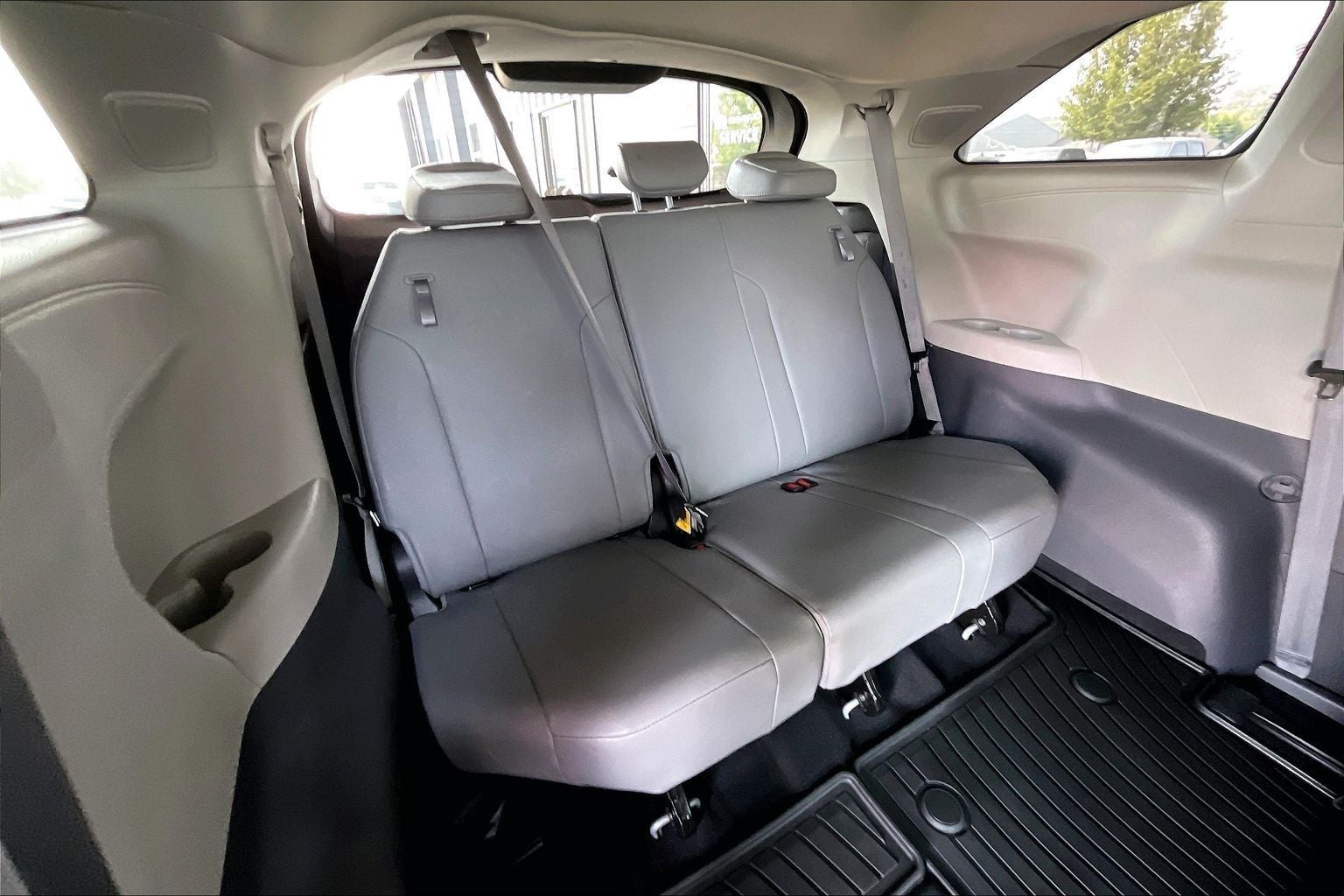 2022 Toyota Sienna XLE 8 Passenger