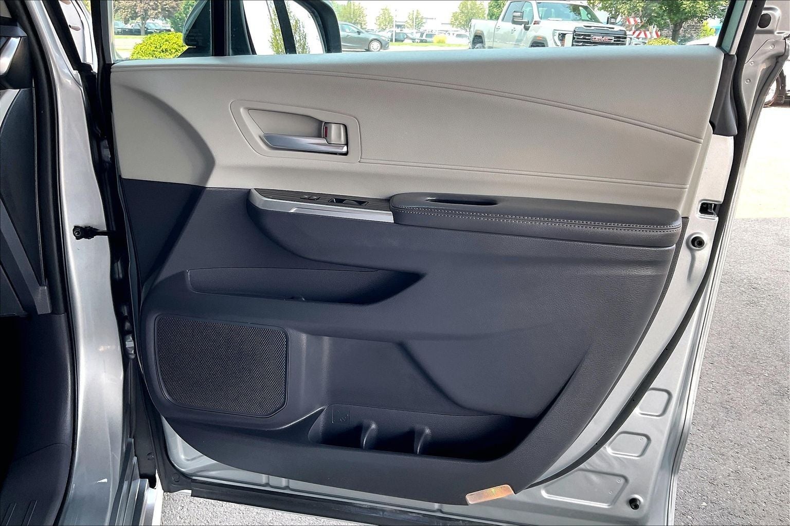 2022 Toyota Sienna XLE 8 Passenger