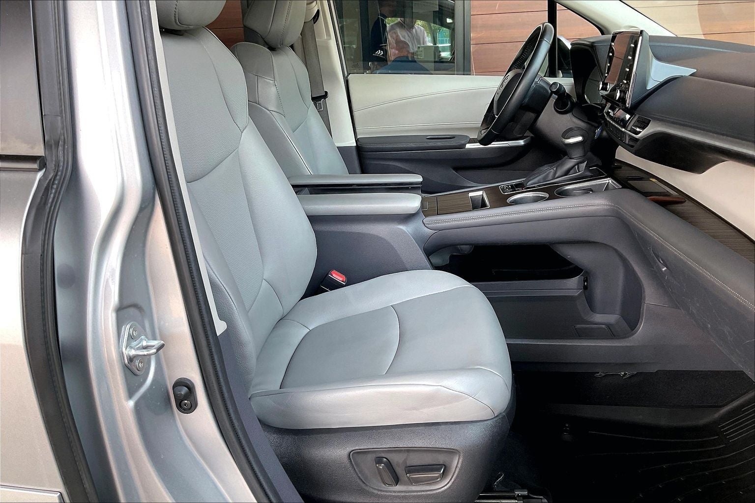 2022 Toyota Sienna XLE 8 Passenger