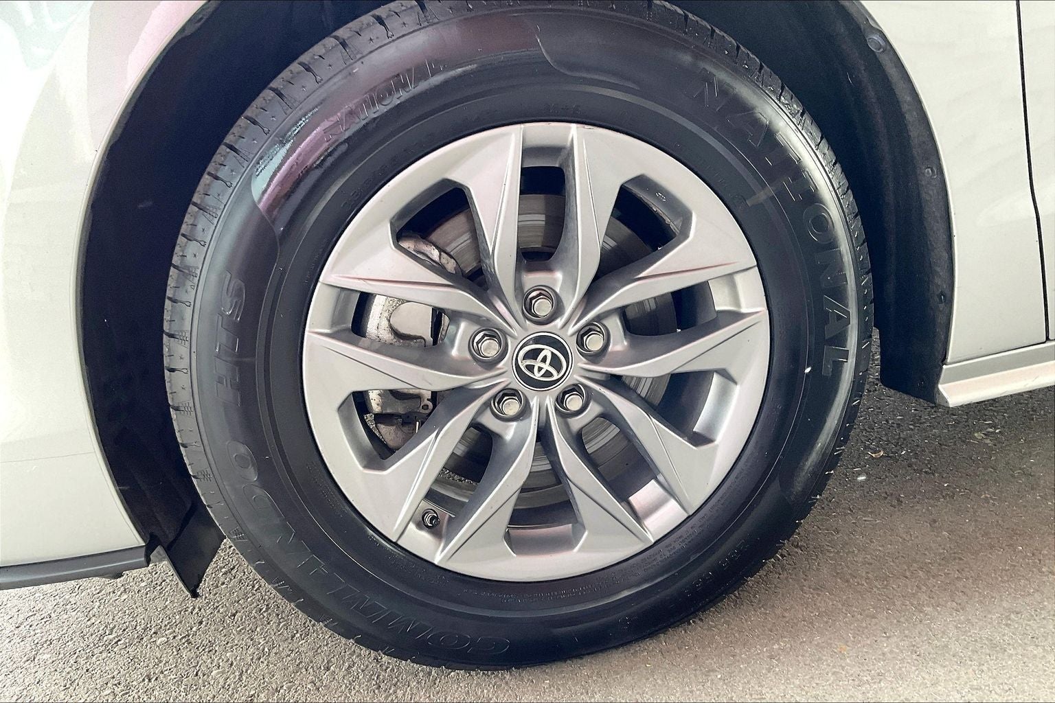 2022 Toyota Sienna XLE 8 Passenger
