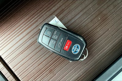 2022 Toyota Sienna XLE 8 Passenger