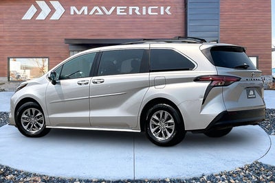 2022 Toyota Sienna XLE 8 Passenger