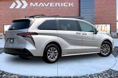 2022 Toyota Sienna XLE 8 Passenger