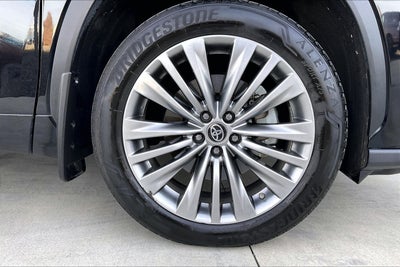 2023 Toyota Highlander Platinum