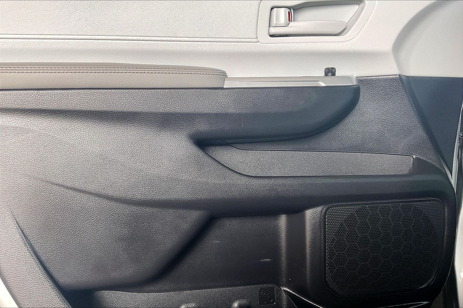 2025 Toyota Sienna LE 8 Passenger