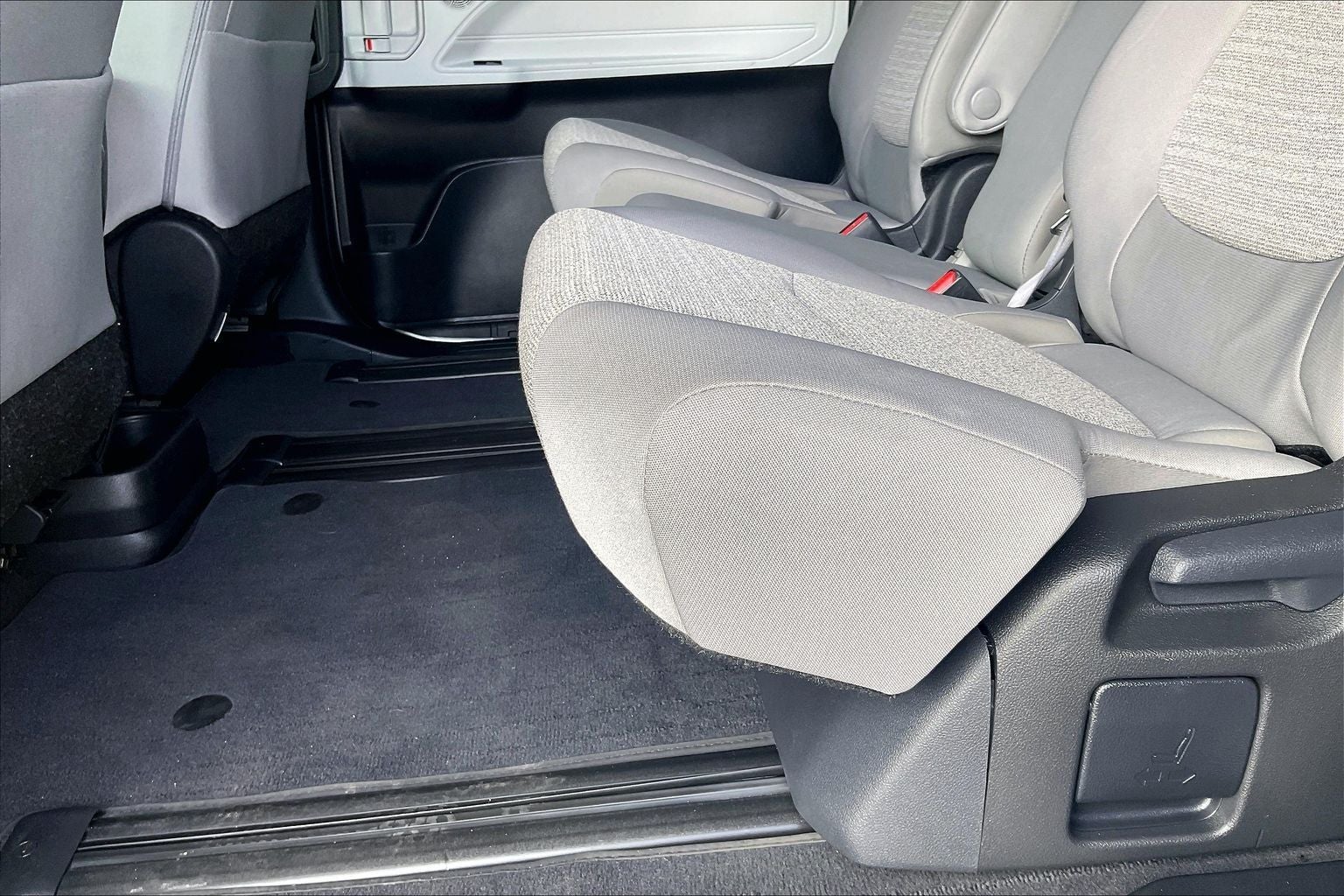2025 Toyota Sienna LE 8 Passenger