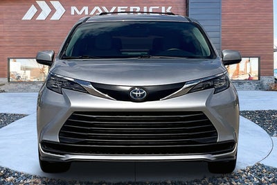 2025 Toyota Sienna LE 8 Passenger
