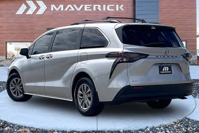 2025 Toyota Sienna LE 8 Passenger