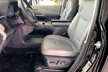 2023 Toyota Sienna XLE 8 Passenger