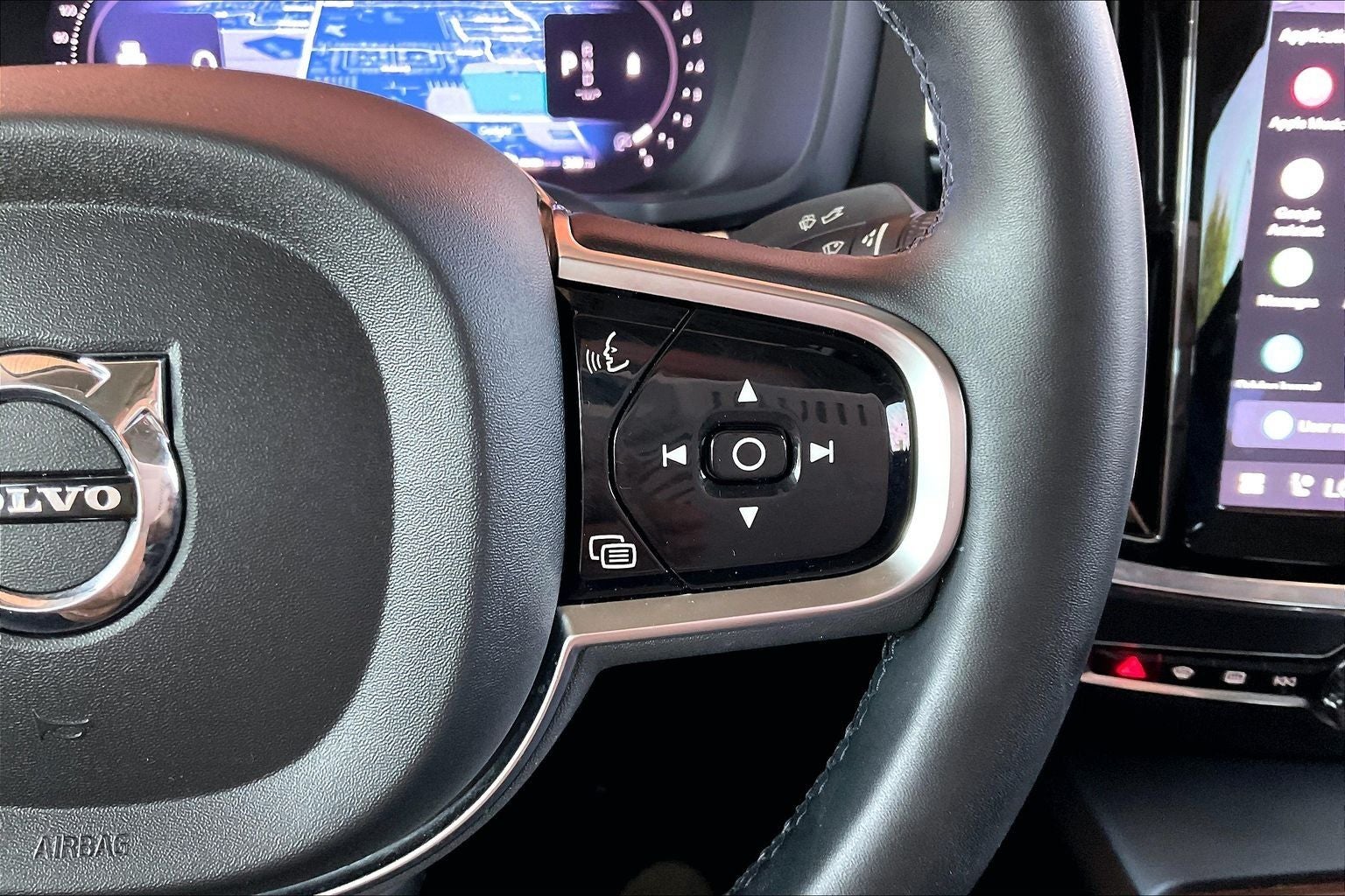 2024 Volvo S60 B5 Plus Dark Theme