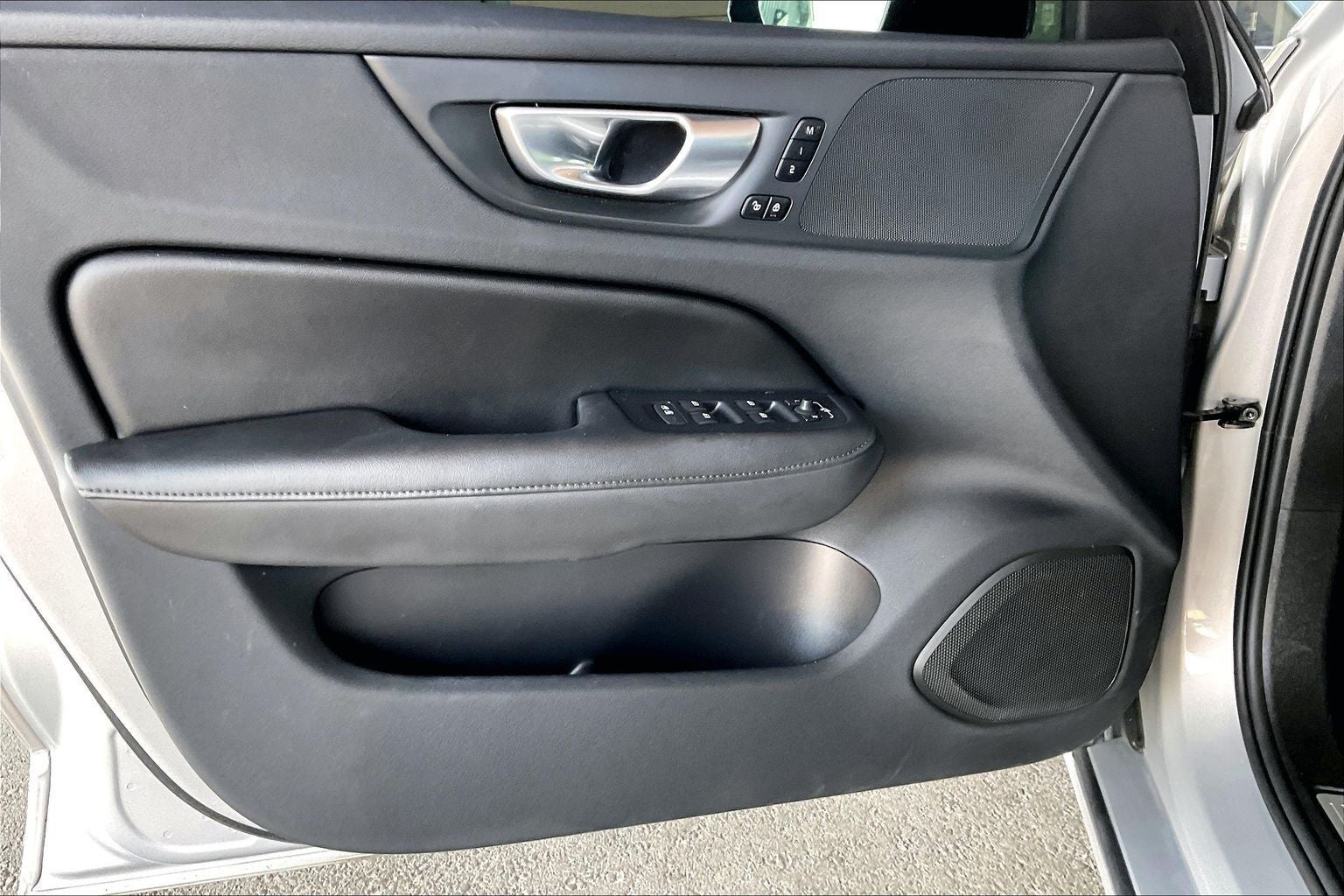 2024 Volvo S60 B5 Plus Dark Theme