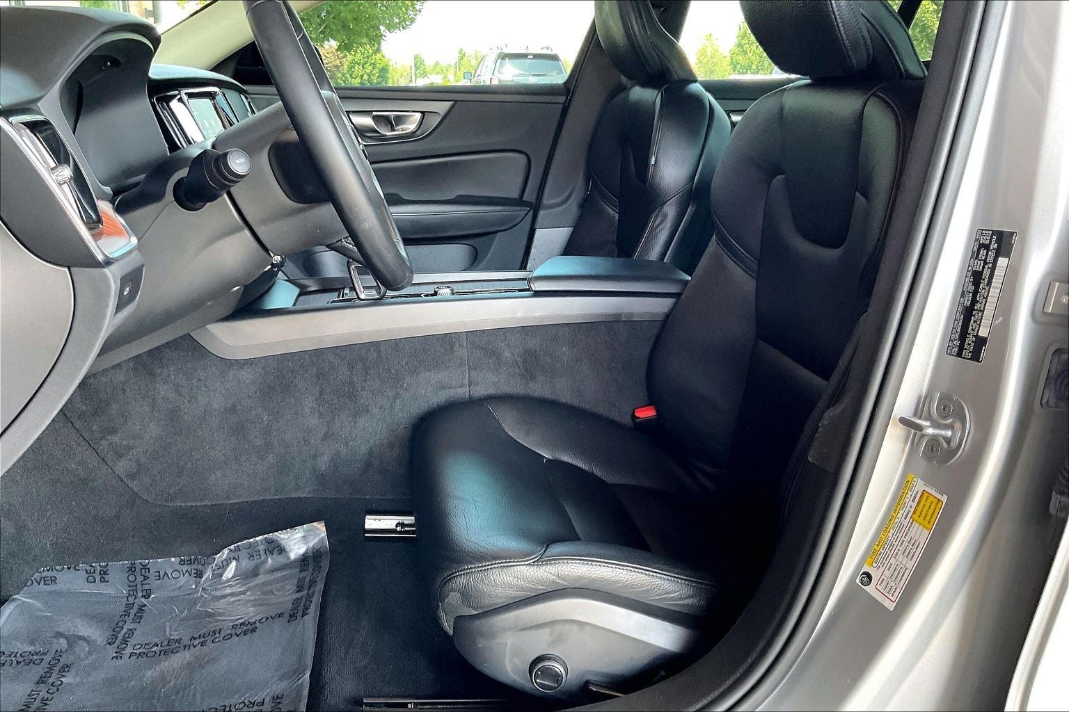 2024 Volvo S60 B5 Plus Dark Theme