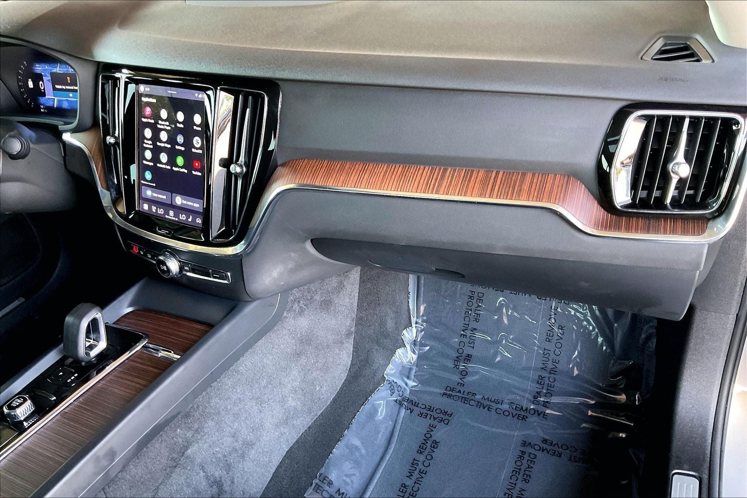 2024 Volvo S60 B5 Plus Dark Theme
