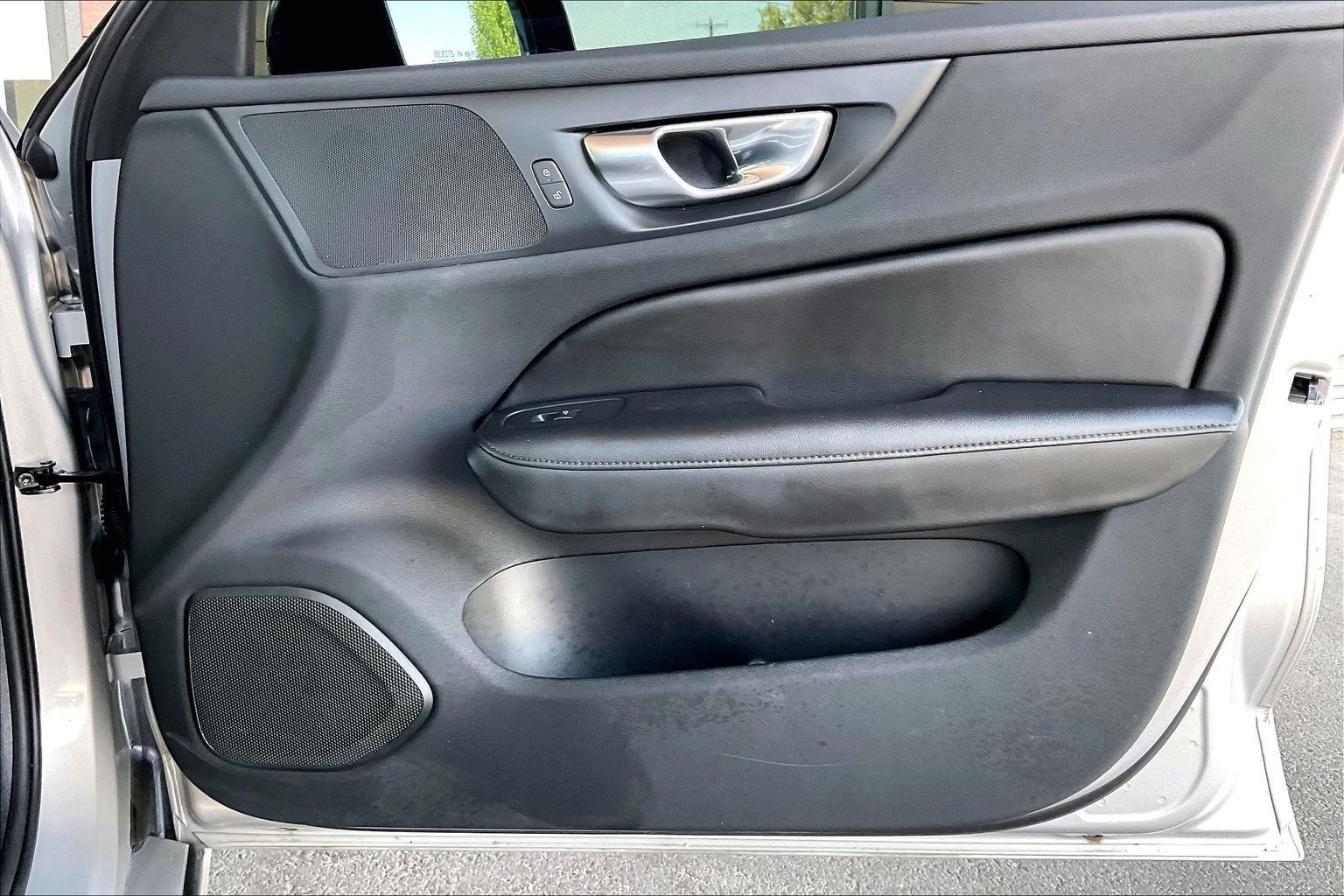 2024 Volvo S60 B5 Plus Dark Theme