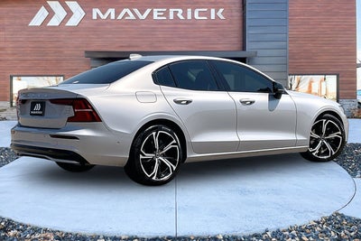 2024 Volvo S60 B5 Plus Dark Theme
