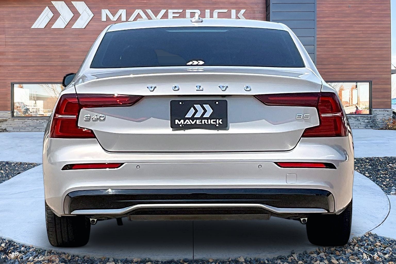 2024 Volvo S60 B5 Plus Dark Theme