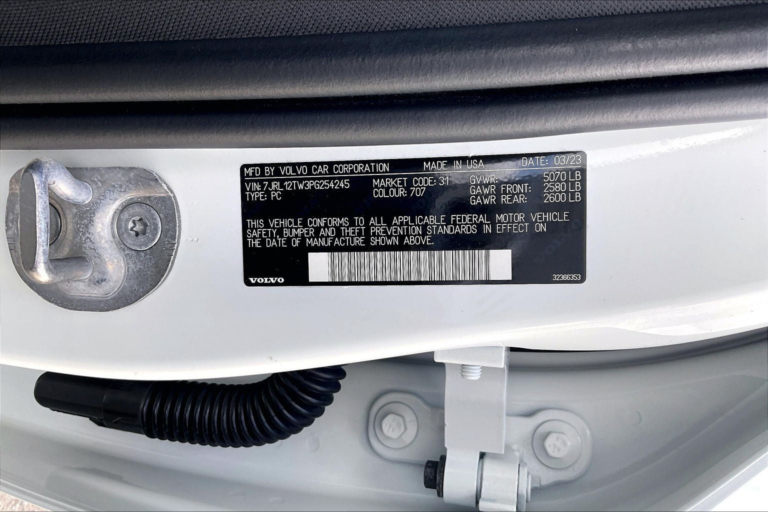 2023 Volvo S60 B5 Plus Dark Theme