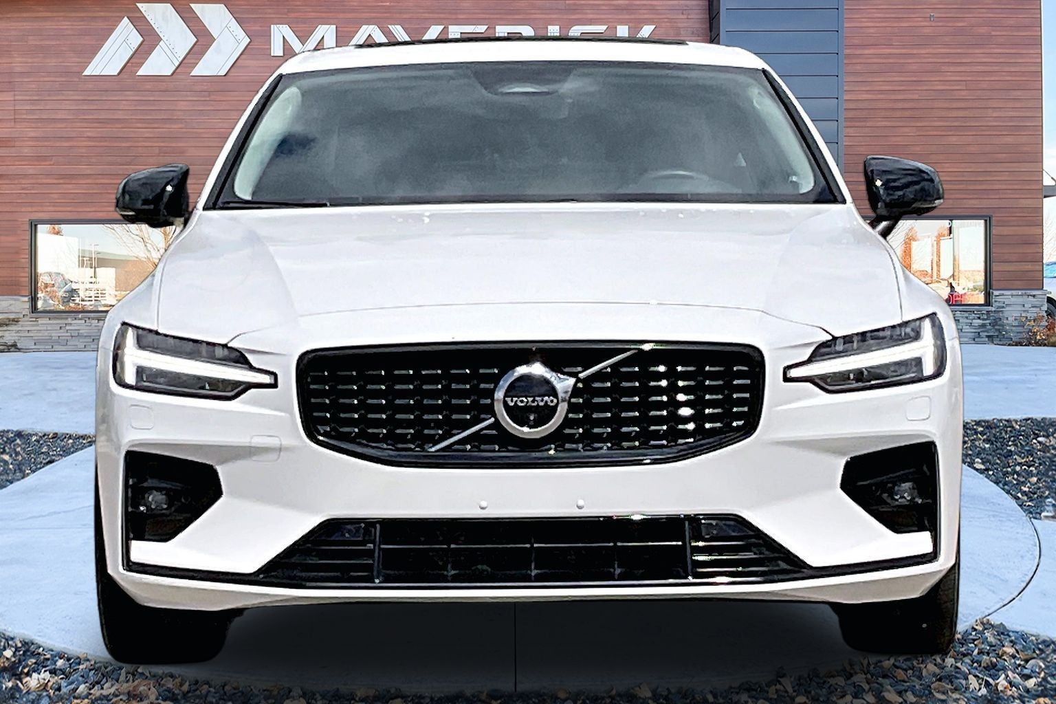 2023 Volvo S60 B5 Plus Dark Theme