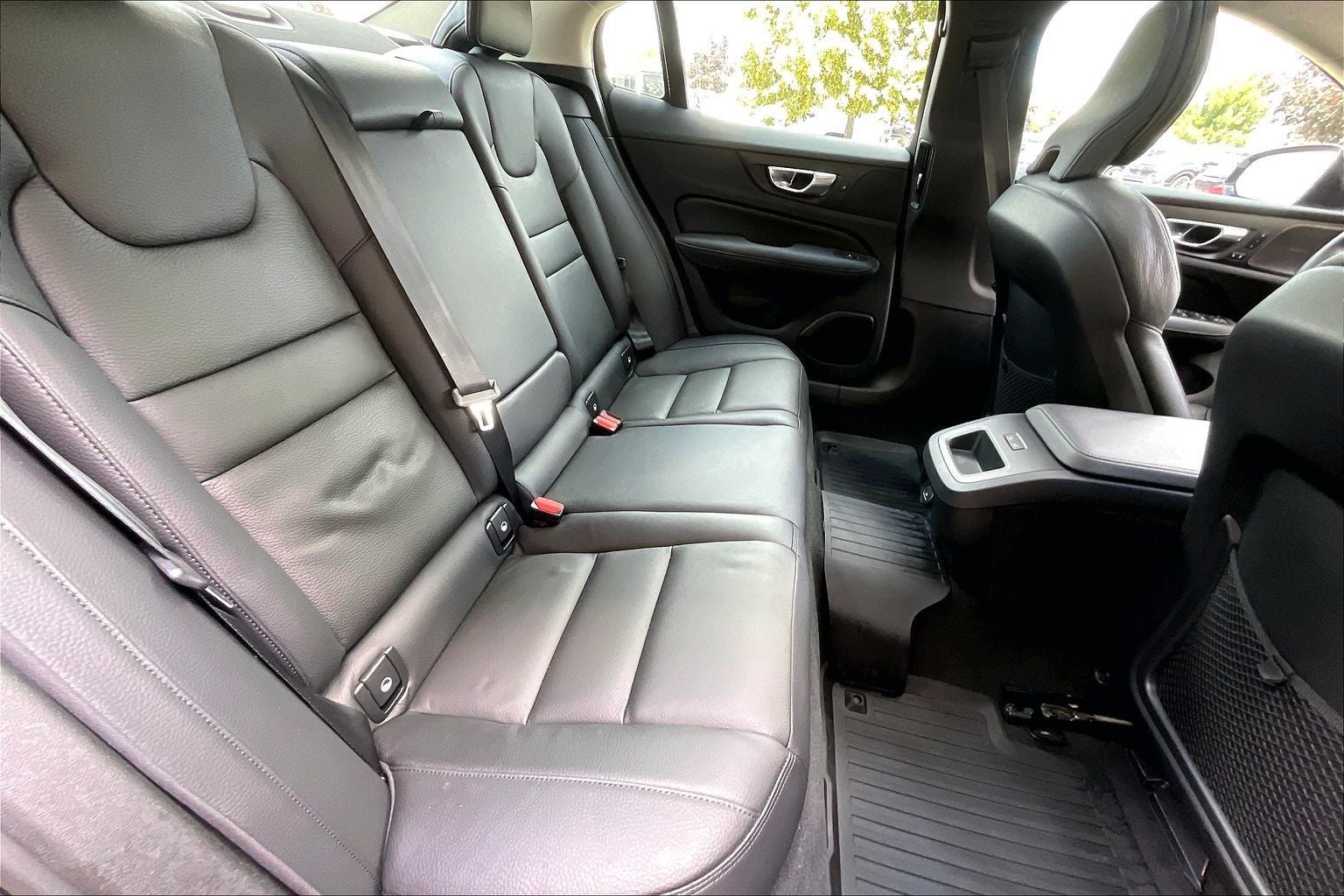 2023 Volvo S60 B5 Plus Dark Theme