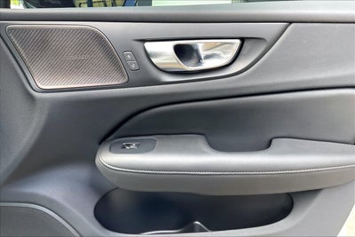2023 Volvo S60 B5 Plus Dark Theme