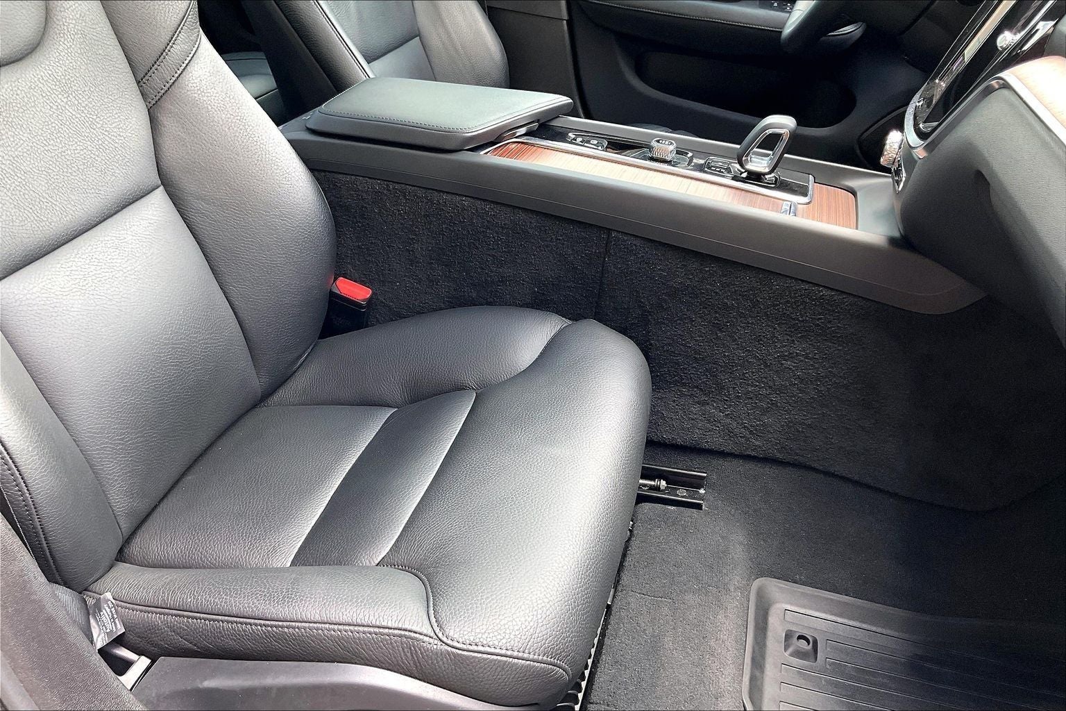 2023 Volvo S60 B5 Plus Dark Theme