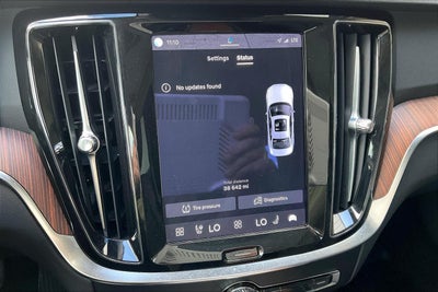 2023 Volvo S60 B5 Plus Dark Theme