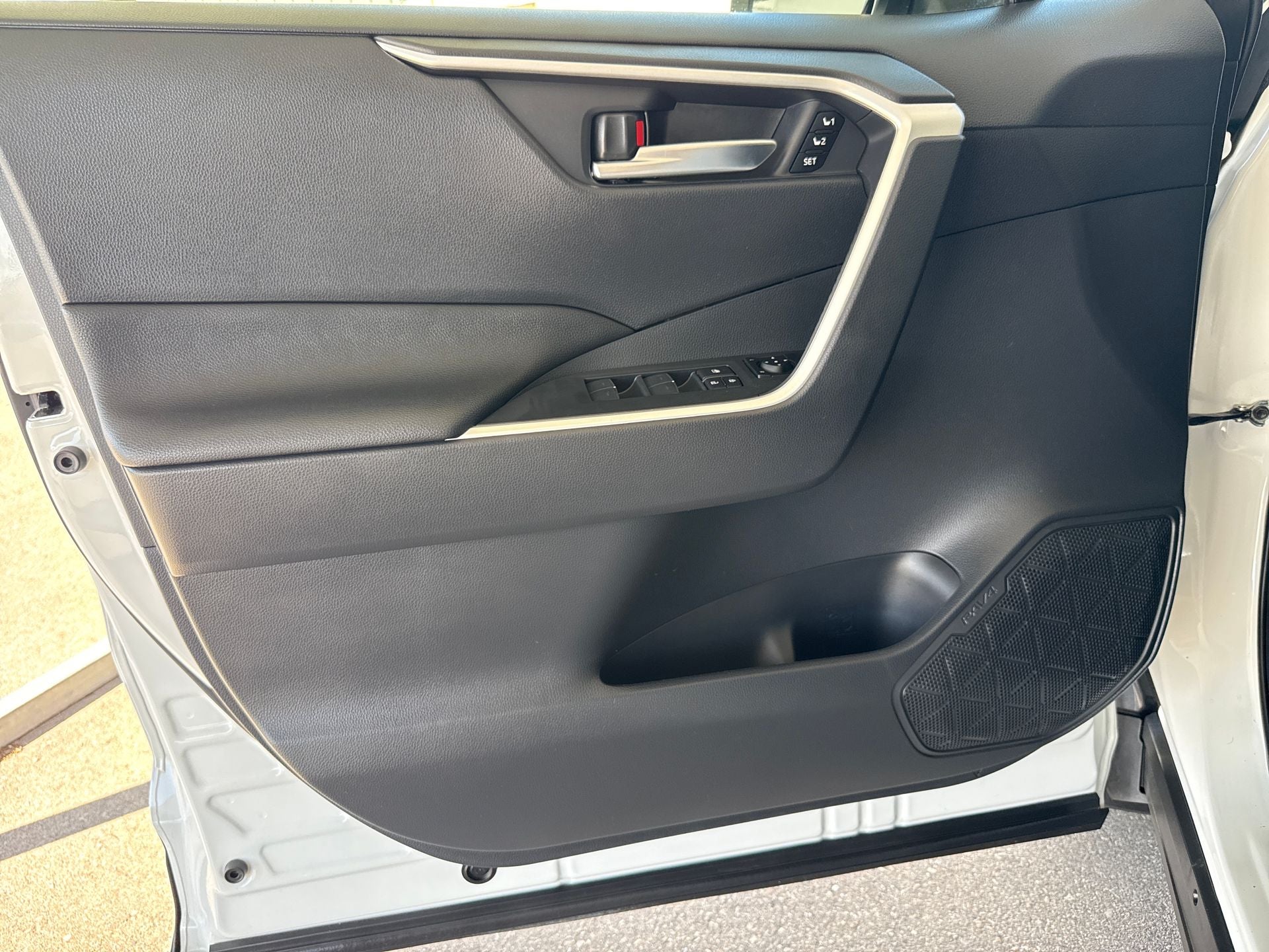 2025 Toyota RAV4 Hybrid XLE Premium
